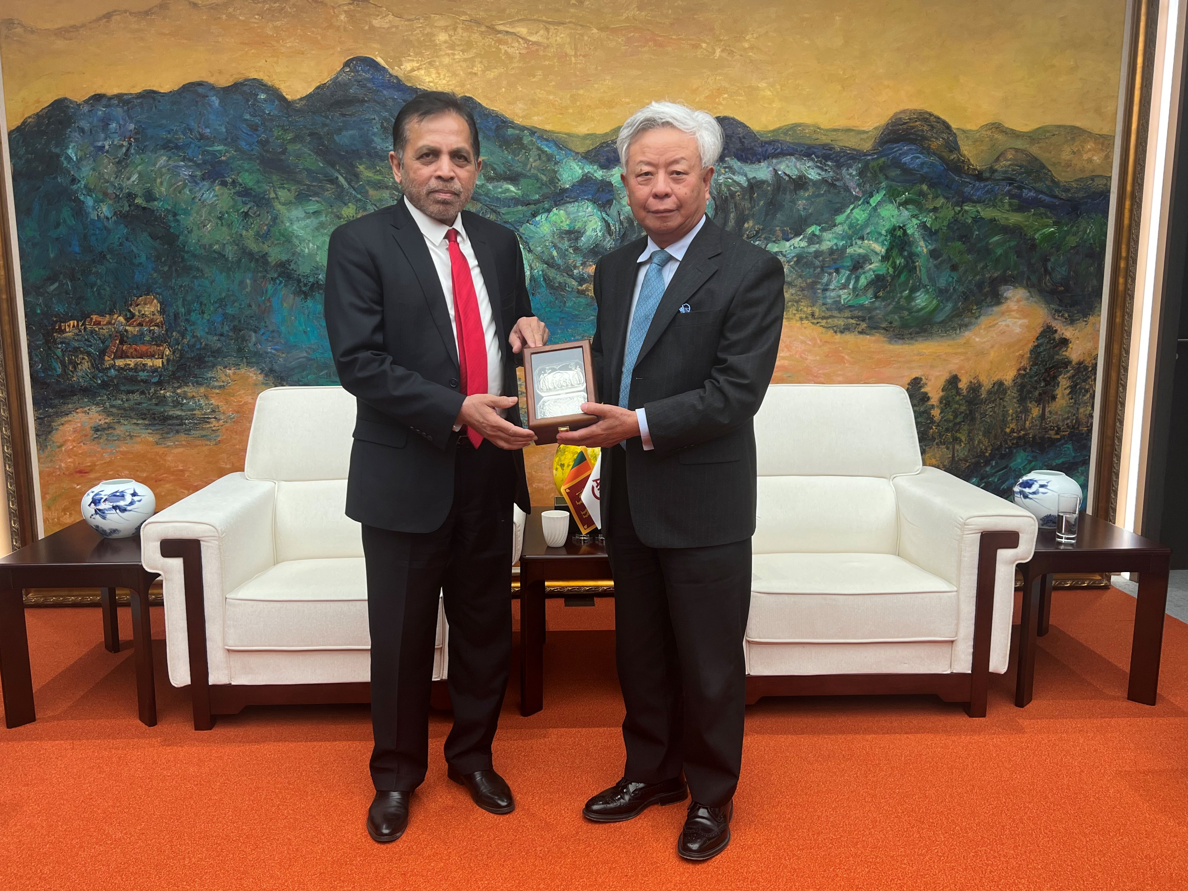 亚投行行长金立群先生鼓励斯里兰卡咨询国际货币基金组织- 斯里兰卡驻华大使馆